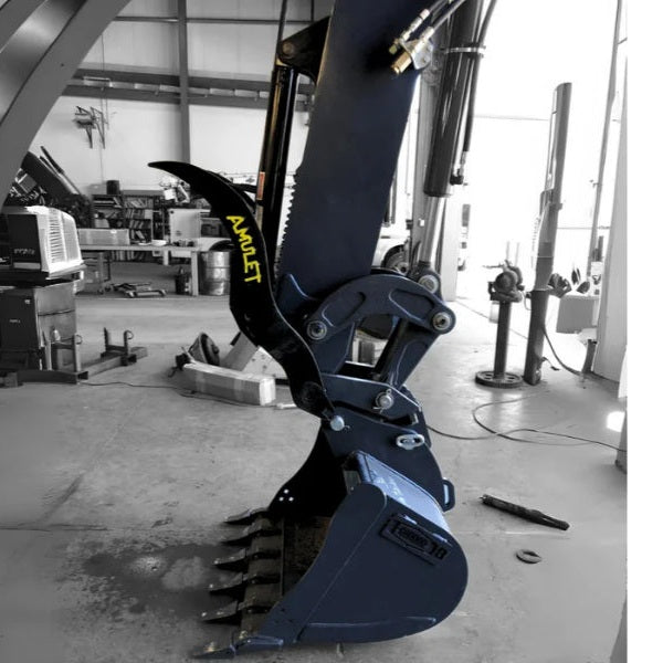 Amulet PowerClamp Excavator Progressive - Linkage Type Hydraulic Thumb - Amulet - Beacon Attachments