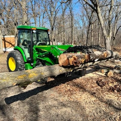 Stinger Attachments Compact Clam Grapple For Skid Steers & Compact Tractors - Stinger Attachments - Beacon Attachments