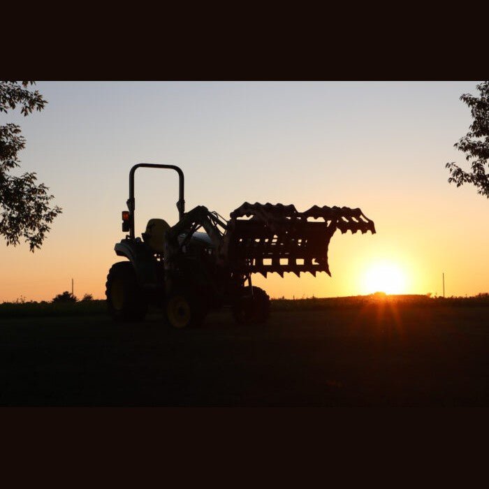 Stinger Attachments Compact Clam Grapple For Skid Steers & Compact Tractors - Stinger Attachments - Beacon Attachments