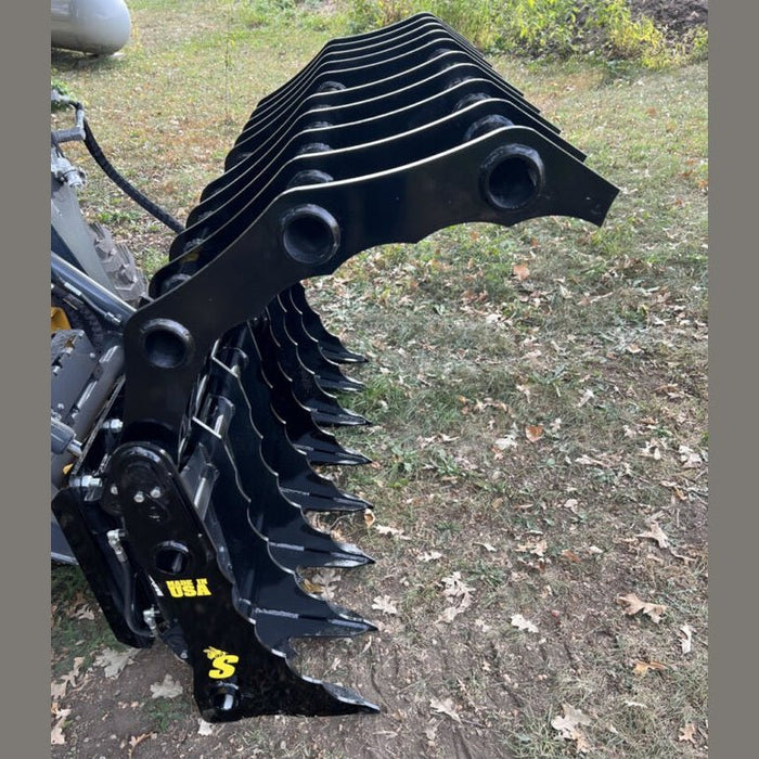 Stinger Attachments Utility Tractor CG Clam Grapple (CG) - Stinger Attachments - Beacon Attachments