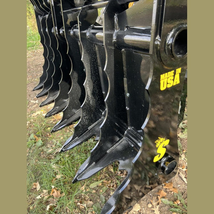 Stinger Attachments Utility Tractor CG Clam Grapple (CG) - Stinger Attachments - Beacon Attachments